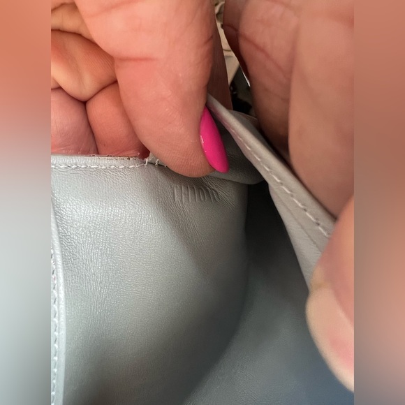 Authentic Louis Vuitton Vernis Crossbody - Picture 10 of 11